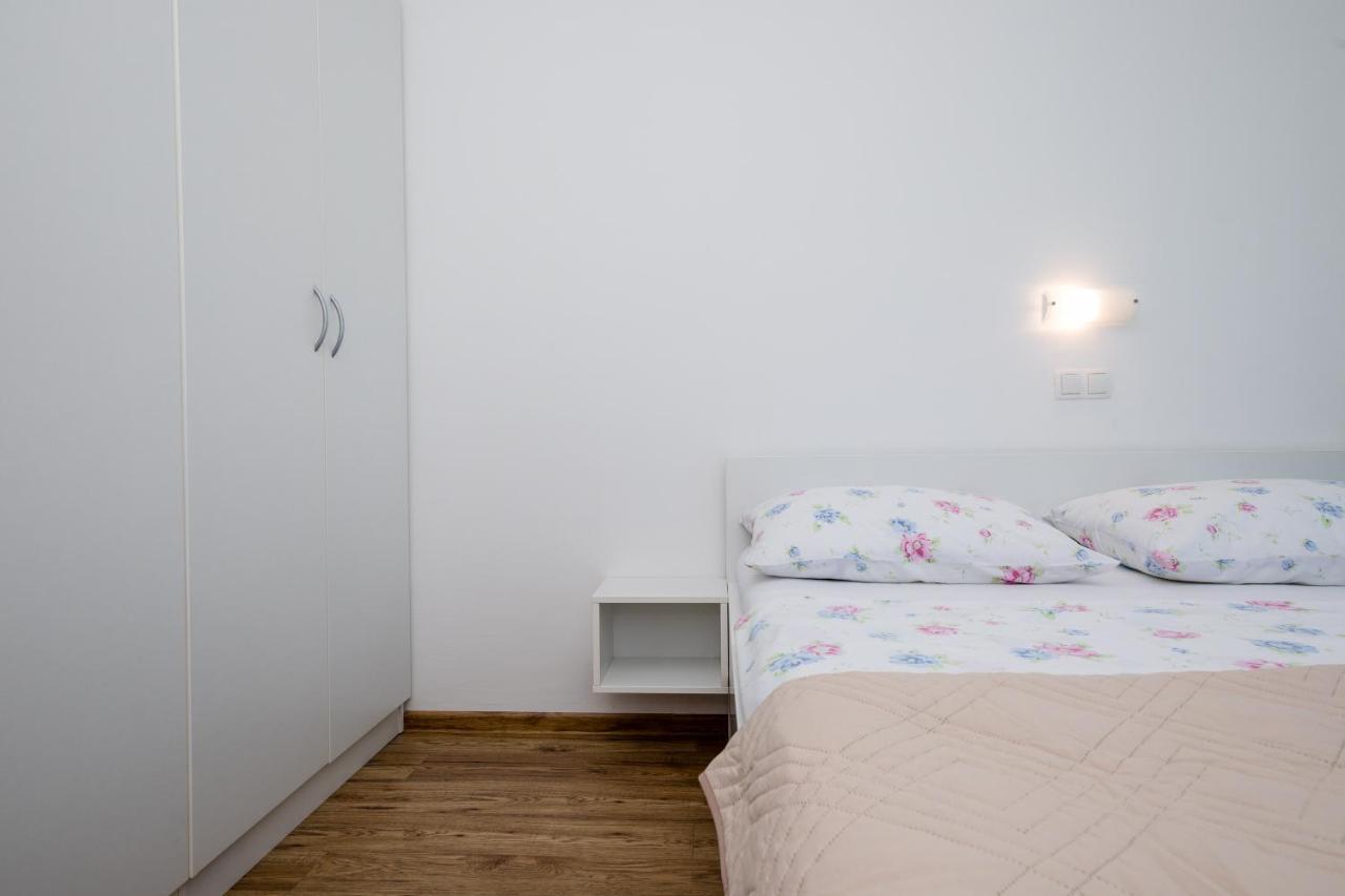 Zeljko Apartmani Lopar Exterior photo